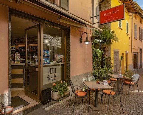 Petit Bar